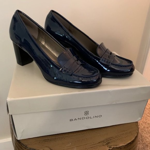 NWT: Bandolino Navy Heels-Size 6 1/2 Medium - Picture 2 of 8